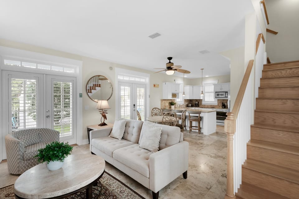 House, 2 Queen Beds (Sunset Serenade) | Living area | TV