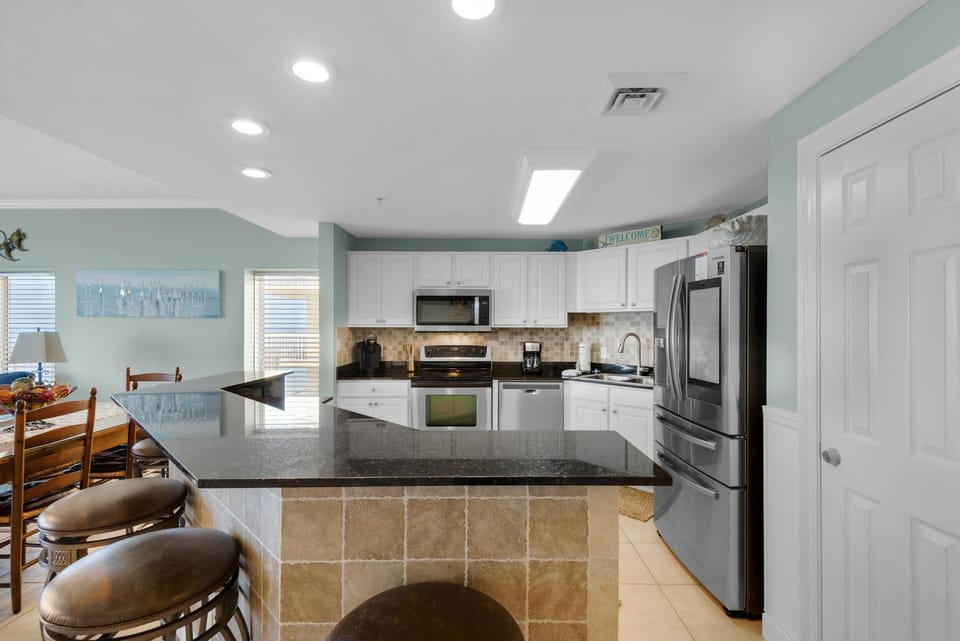 Condo, 1 King Bed with Sofa bed (Calypso 1-2109 East) | Private kitchen | Oven, toaster