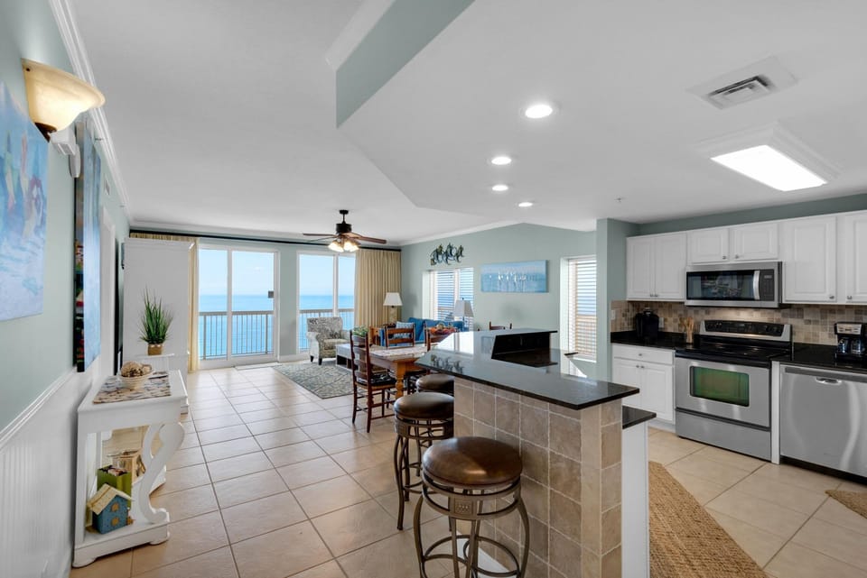 Condo, 1 King Bed with Sofa bed (Calypso 1-2109 East) | Private kitchen | Oven, toaster