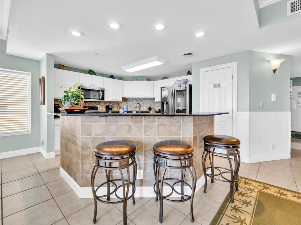 Condo, 1 King Bed with Sofa bed (Calypso 1-2109 East) | Private kitchen | Oven, toaster