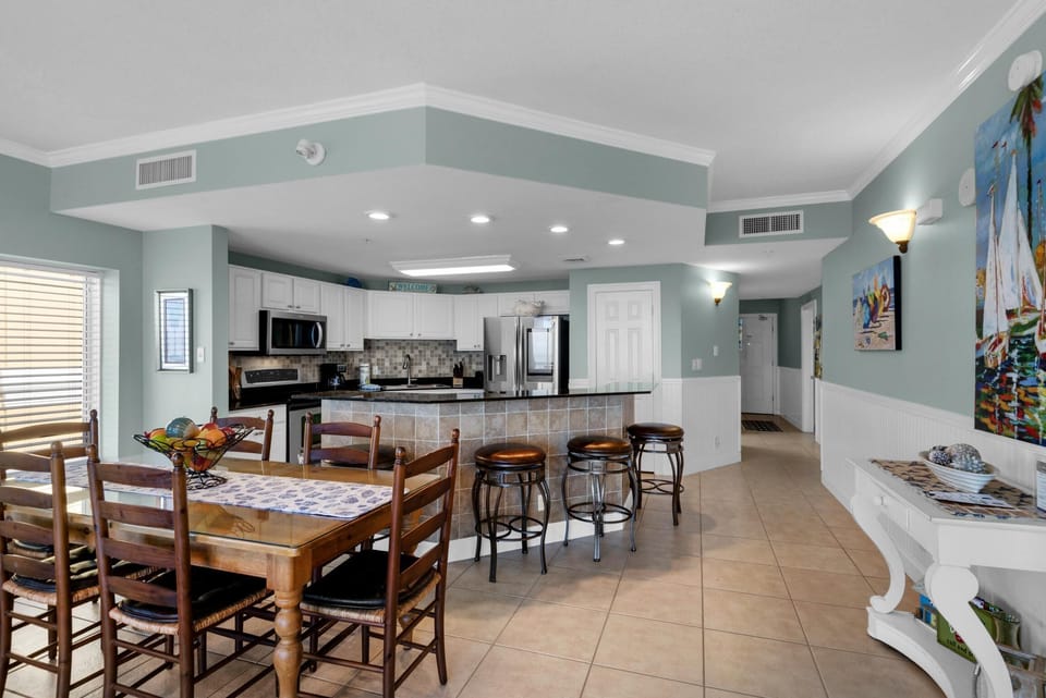 Condo, 1 King Bed with Sofa bed (Calypso 1-2109 East) | Dining
