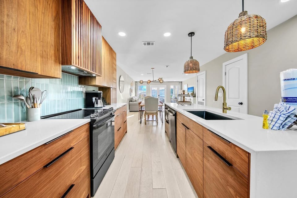 House, Multiple Beds (Modern Beach Bungalow) | Private kitchen | Oven, toaster