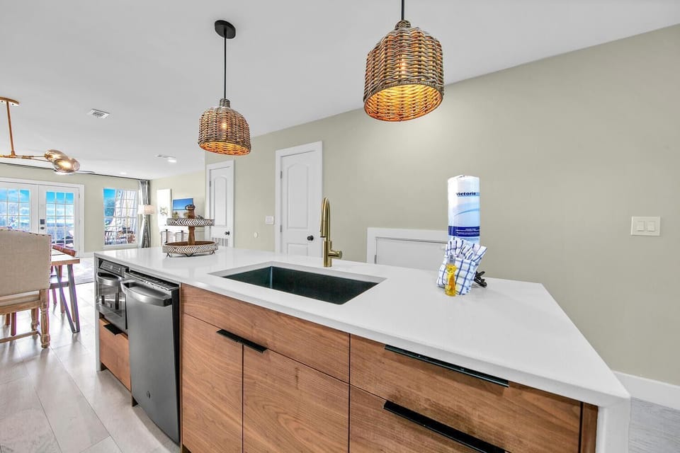 House, Multiple Beds (Modern Beach Bungalow) | Private kitchen | Oven, toaster