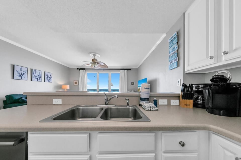 Condo, 1 King Bed with Sofa bed (Seychelles 308) | Interior