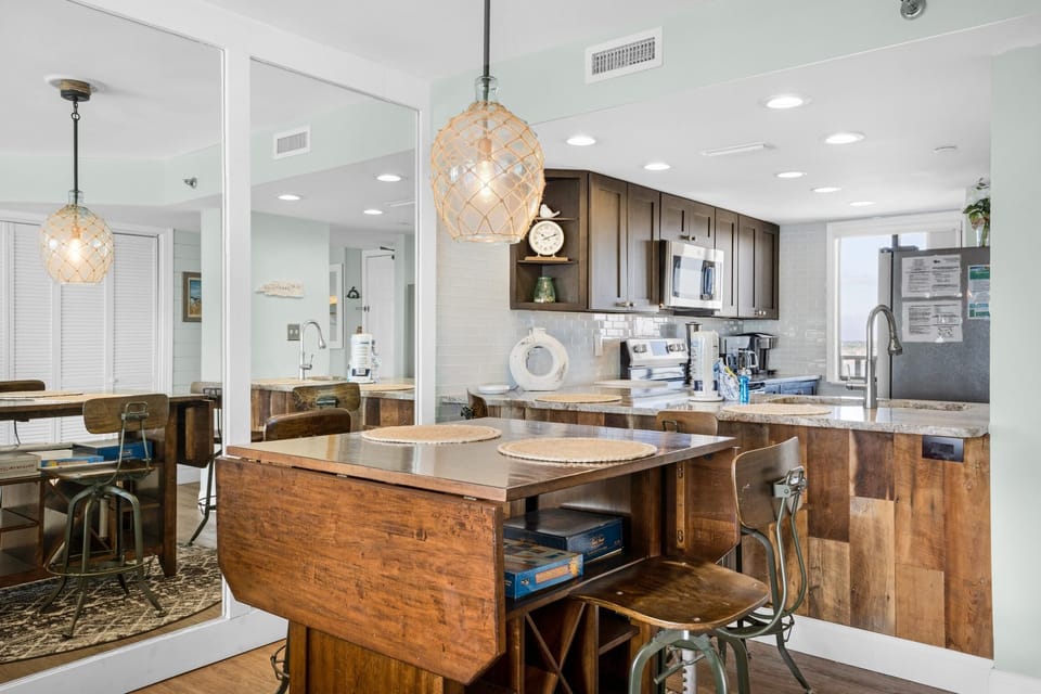 Condo, 1 King Bed with Sofa bed (Commodore 1302 Caspian Rose) | Private kitchen | Oven, toaster
