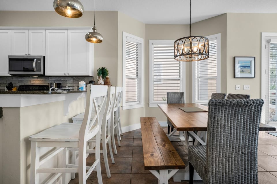 House, Multiple Beds (A Piece of Heaven) | Dining
