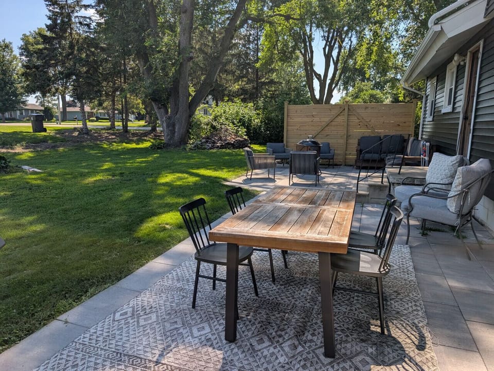 Outdoor dining