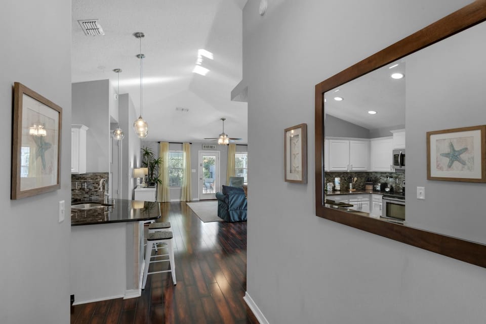 House, Multiple Beds (Shore Beats Work) | Interior