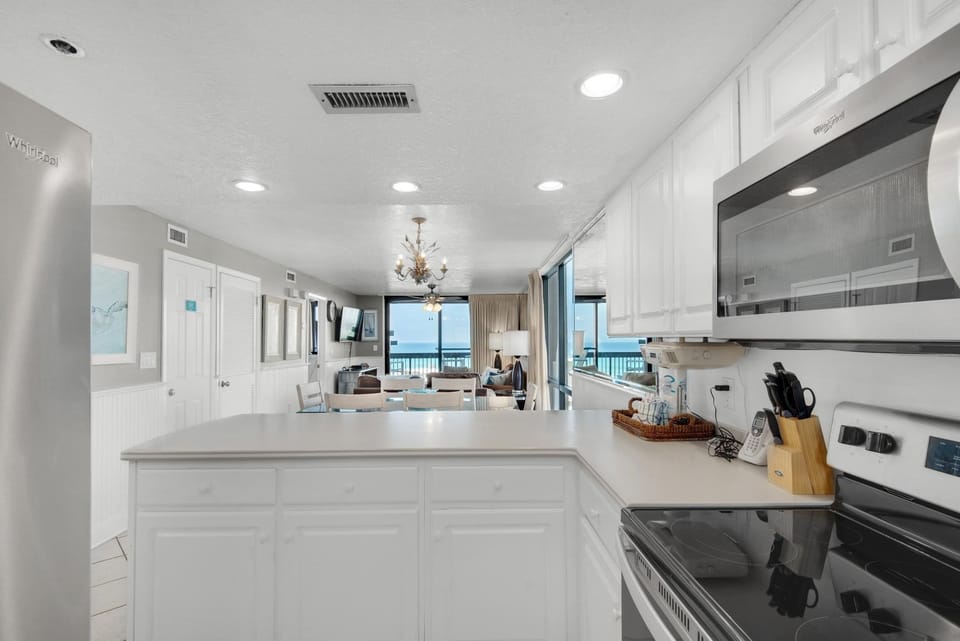 Condo, Multiple Beds (SunDestin 818) | Private kitchen | Oven, toaster