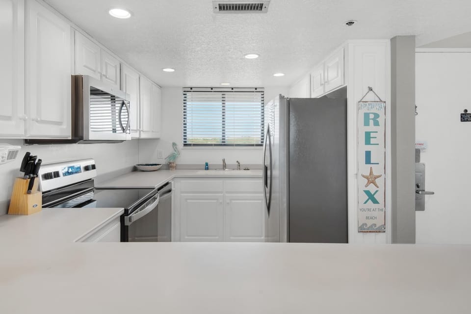 Condo, Multiple Beds (SunDestin 818) | Private kitchen | Oven, toaster