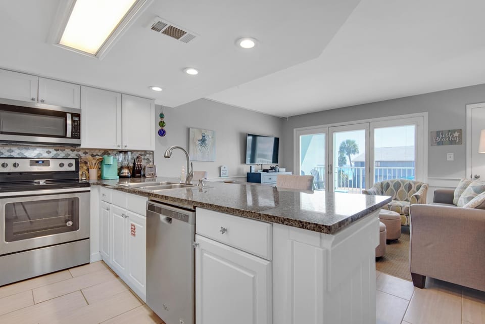 Condo, 1 King Bed with Sofa bed (Gulf View 216) | Private kitchen