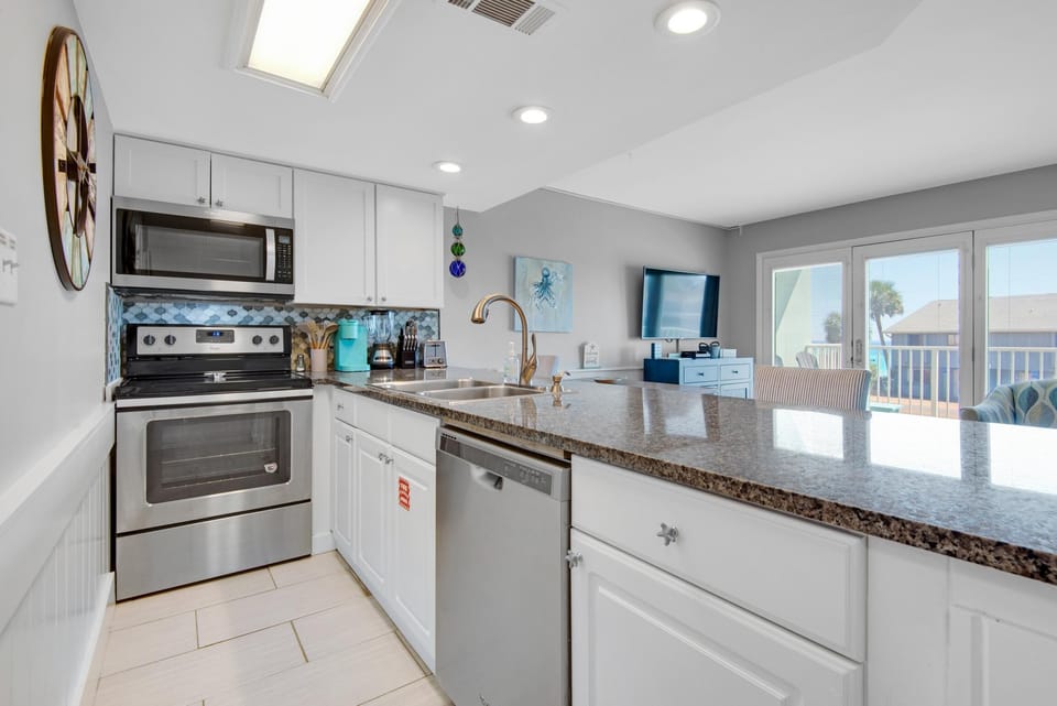 Condo, 1 King Bed with Sofa bed (Gulf View 216) | Private kitchen
