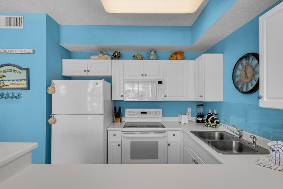 Condo, 1 King Bed with Sofa bed (Destin West Gulfside #203) | Private kitchen | Oven, toaster
