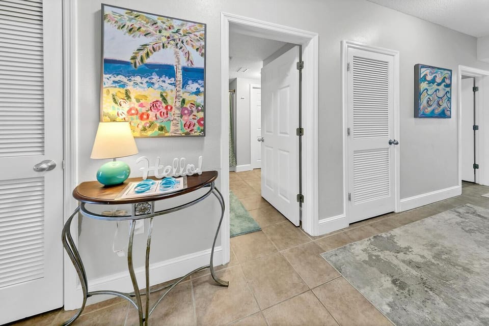 Condo, Multiple Beds (Majestic Beach Towers I 2002 Stay Sal) | Interior