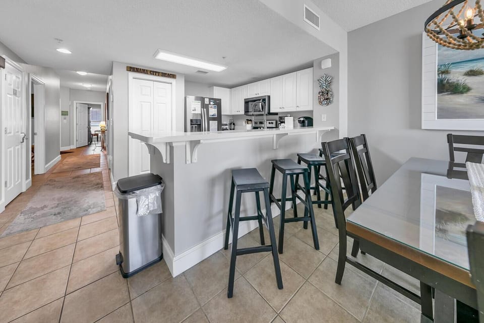 Condo, Multiple Beds (Majestic Beach Towers I 2002 Stay Sal) | Dining