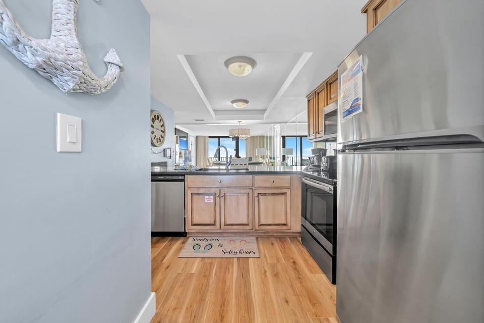 Condo, 1 King Bed with Sofa bed (Edgewater Tower 2-404) | Private kitchen | Oven, toaster