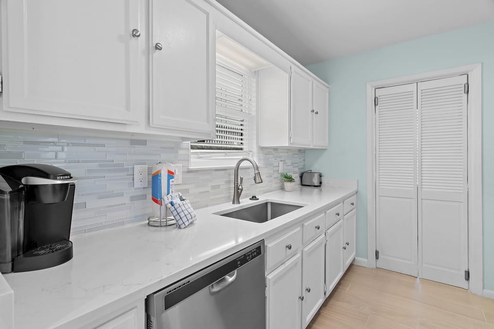 House, Multiple Beds (Eternal Summer) | Private kitchen | Oven, toaster