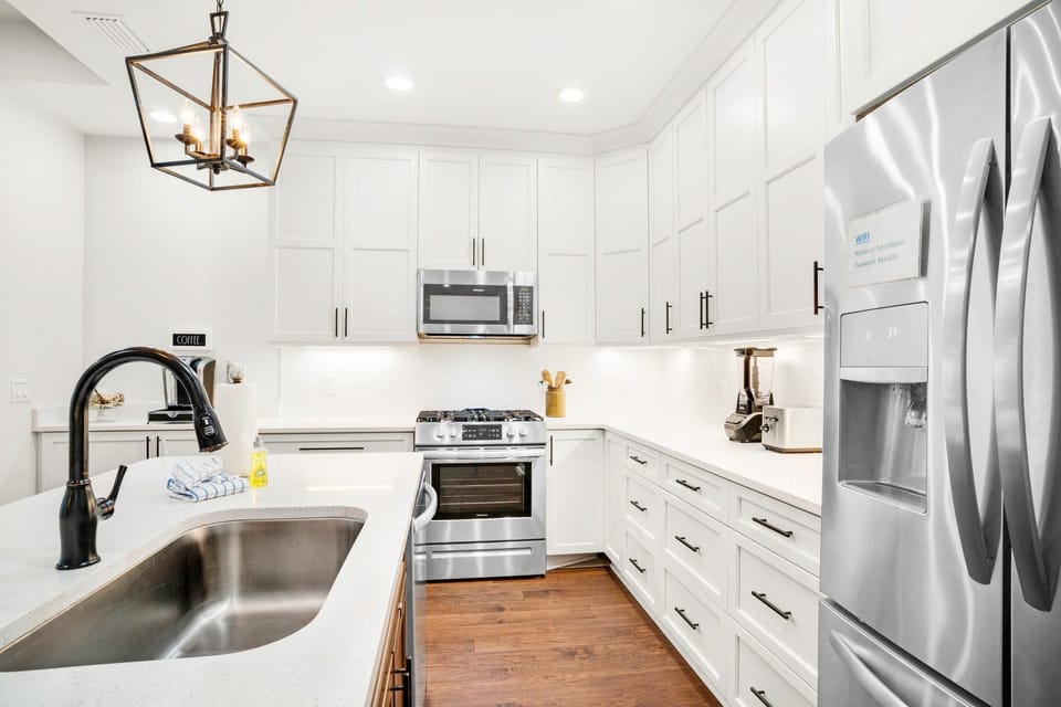 House, 1 King Bed with Sofa bed (Pearl Flamingo) | Private kitchen | Oven, toaster