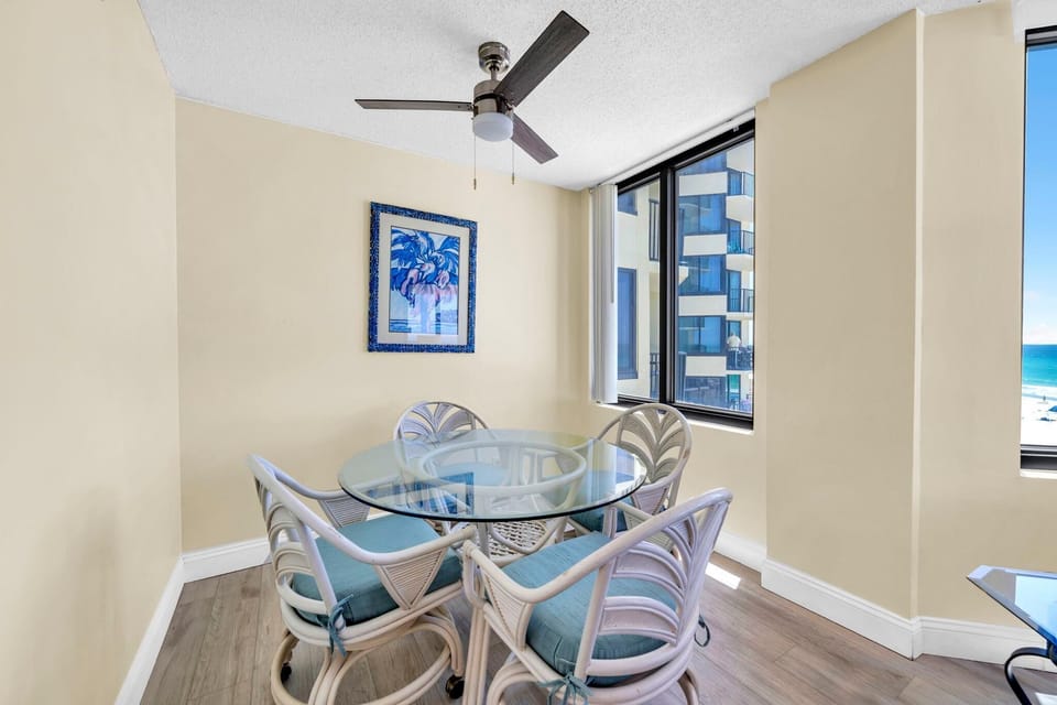 Condo, 1 King Bed with Sofa bed (Sunbird 508E) | Dining