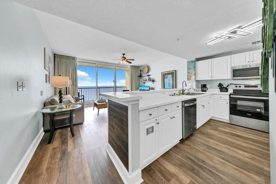 Condo, Multiple Beds (Majestic Beach Towers 1-1911) | Private kitchen | Oven, toaster