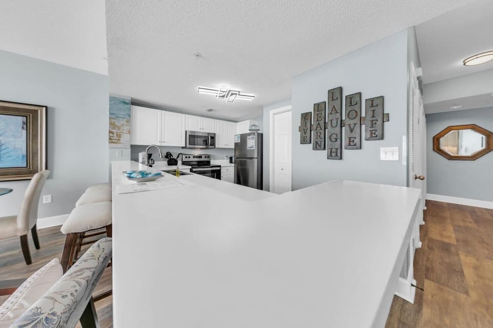 Condo, Multiple Beds (Majestic Beach Towers 1-1911) | Private kitchen | Oven, toaster