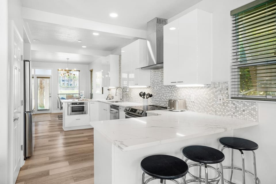 House, Multiple Beds (Destiny Beach Villas 17   Between the) | Private kitchen | Oven, toaster