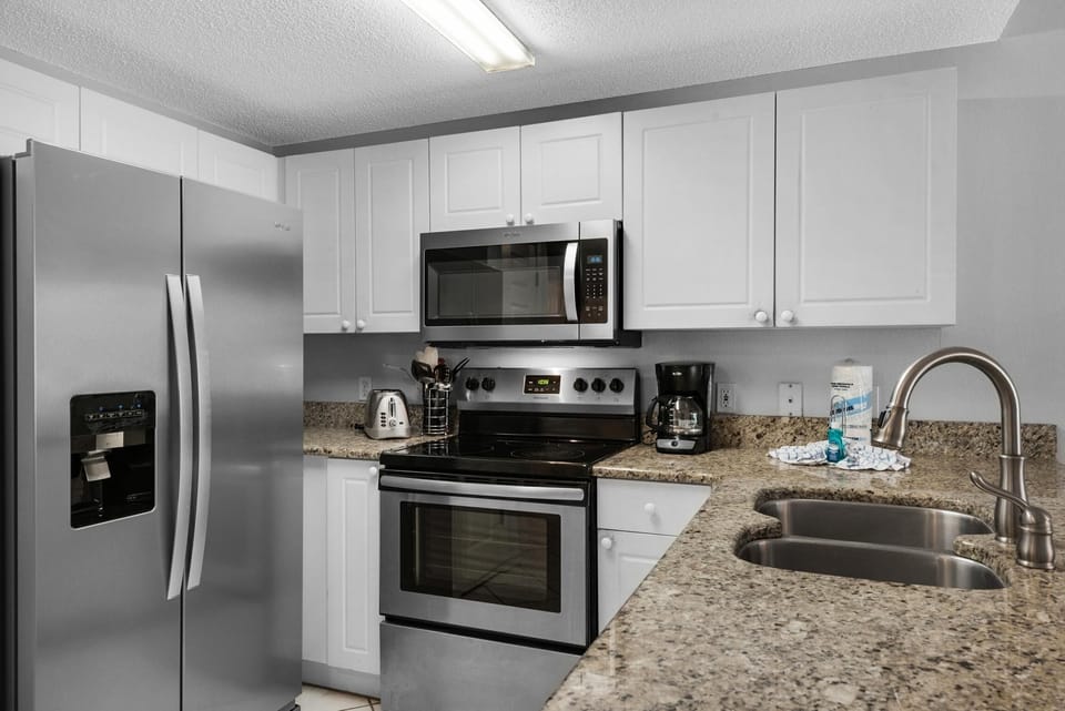 Condo, Multiple Beds (Ciboney 1007) | Private kitchen | Oven, toaster