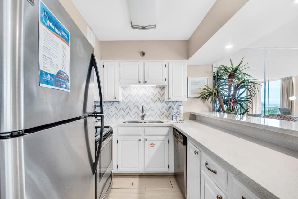 Condo, Multiple Beds (Mainsail 213) | Private kitchen | Oven, toaster