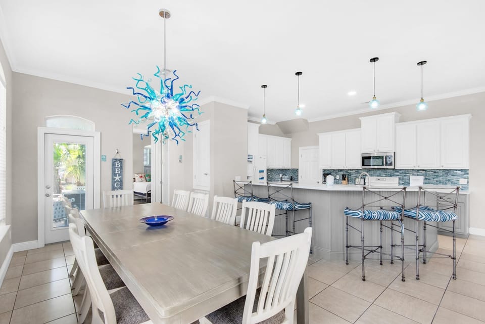 House, Multiple Beds (Miramar Magic) | Dining