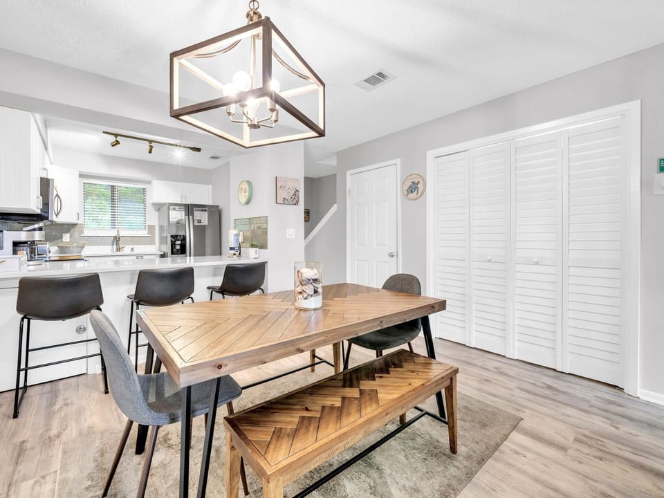 House, Multiple Beds (Portside R4) | Dining