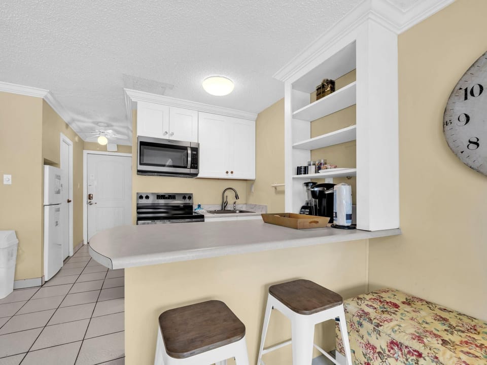 Studio, 2 Queen Beds (Top of the Gulf 610) | Private kitchen | Oven, toaster