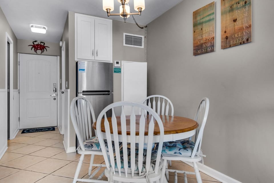 Studio, 2 Queen Beds (Top of the Gulf 813) | Dining