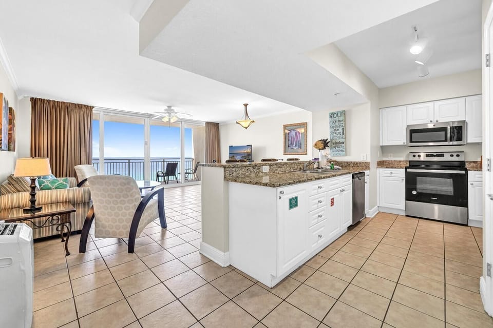 Condo, 1 King Bed with Sofa bed (Emerald Beach 1033) | Private kitchen | Oven, toaster