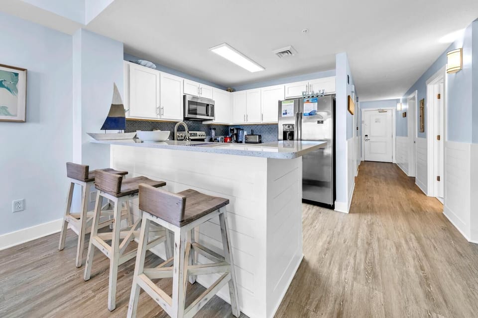 Condo, Multiple Beds (Calypso 3-202 - The Sea Suite) | Private kitchen | Oven, toaster