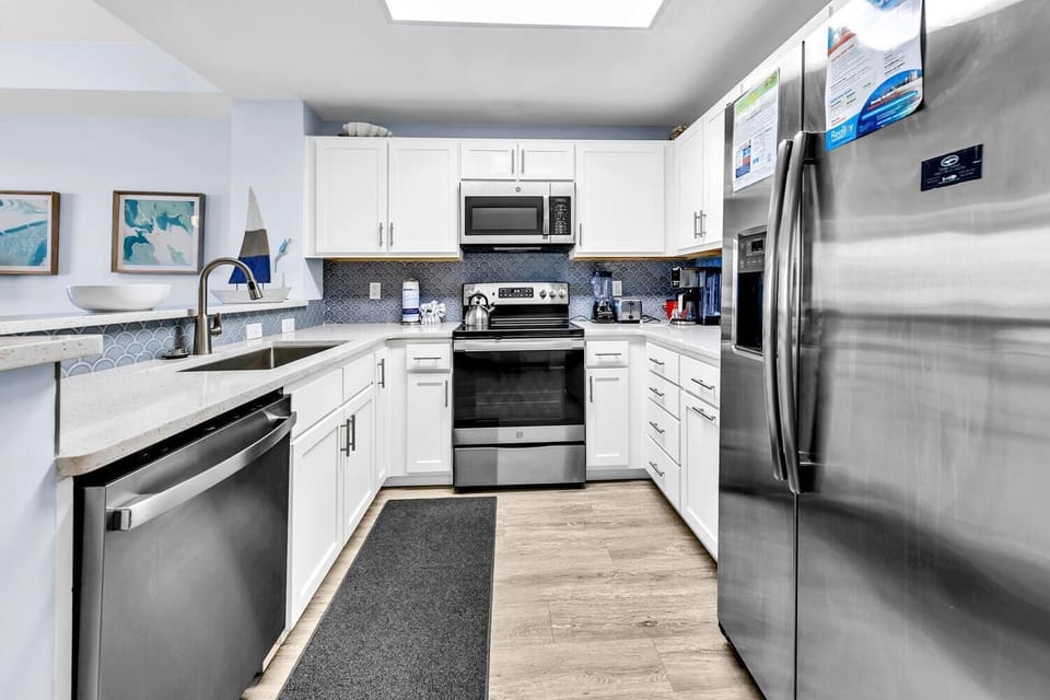 Condo, Multiple Beds (Calypso 3-202 - The Sea Suite) | Private kitchen | Oven, toaster