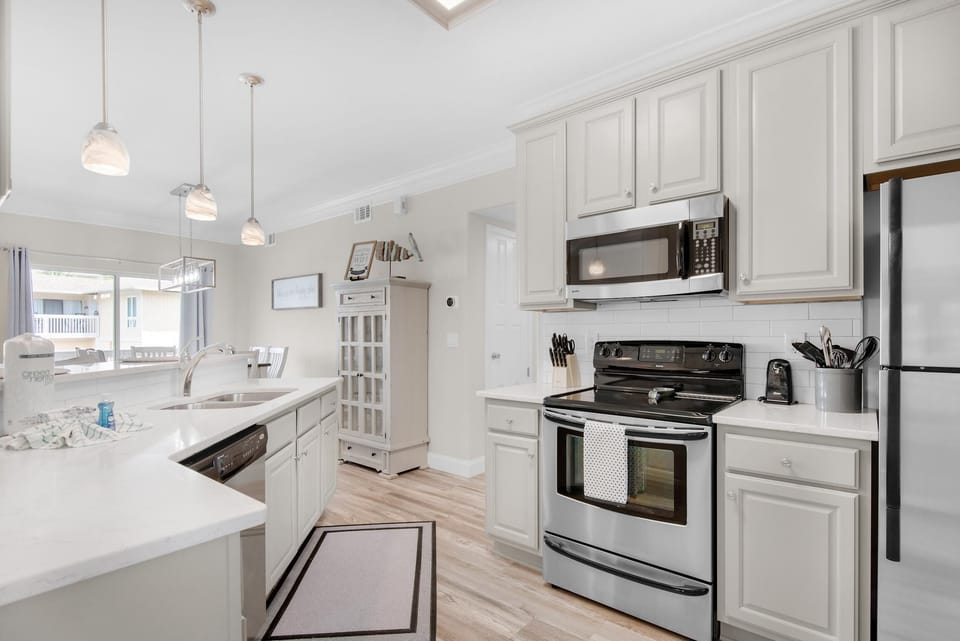 Condo, 1 King Bed with Sofa bed (Sandpiper Cove 4114) | Private kitchen | Oven, toaster