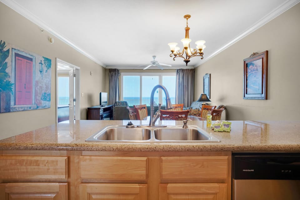 Condo, Multiple Beds (Grandview East 404) | Private kitchen | Oven, toaster