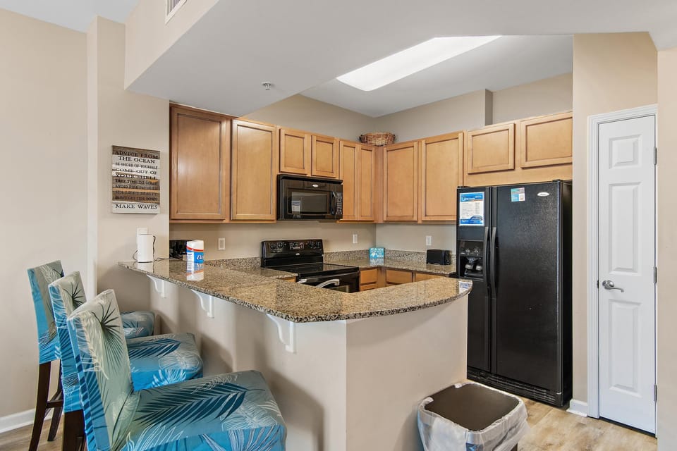 Condo, Multiple Beds (Palms Resort #11007 Jr 2BR) | Private kitchen | Oven, toaster