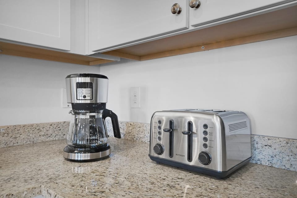 House, Multiple Beds (Sea La Vie) | Coffee and/or coffee maker