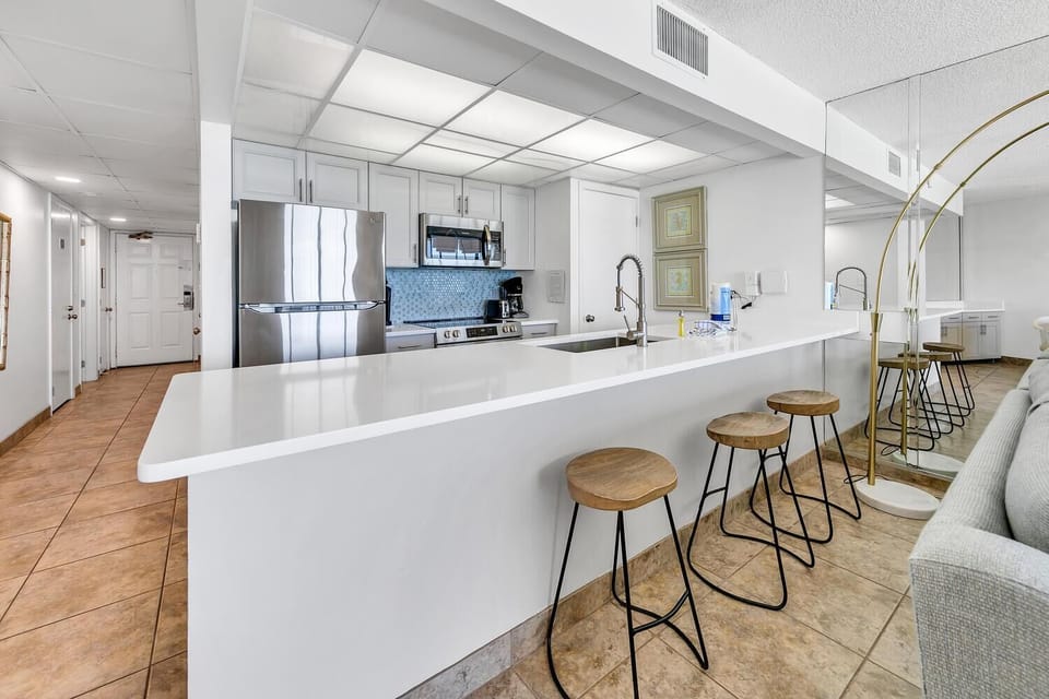 Condo, Multiple Beds (Edgewater Tower 2-805) | Private kitchen | Oven, toaster