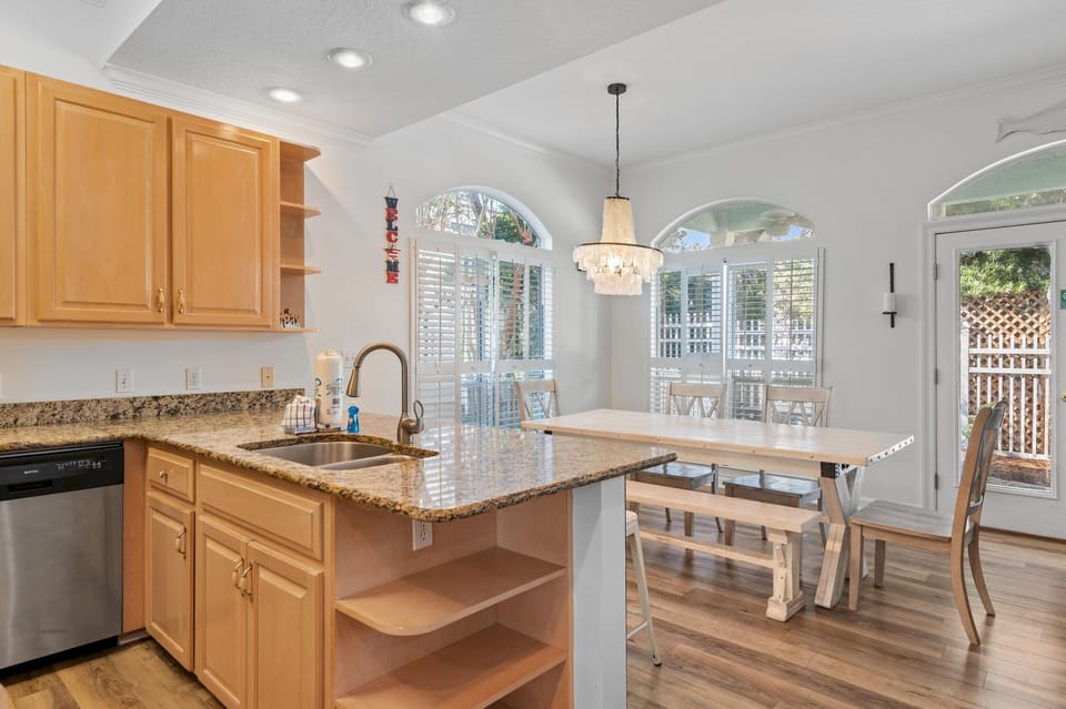 House, Multiple Beds (Ocean Breeze Cottage) | Private kitchen | Oven, toaster