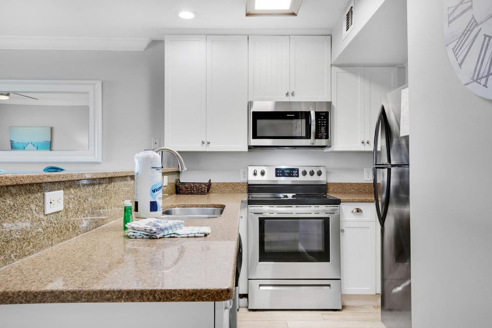 Condo, 1 King Bed with Sofa bed (Maravilla 2112) | Private kitchen | Oven, toaster