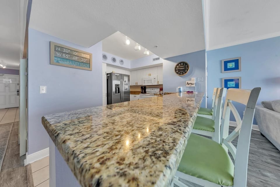 Condo, Multiple Beds (Emerald Beach 1035) | Interior