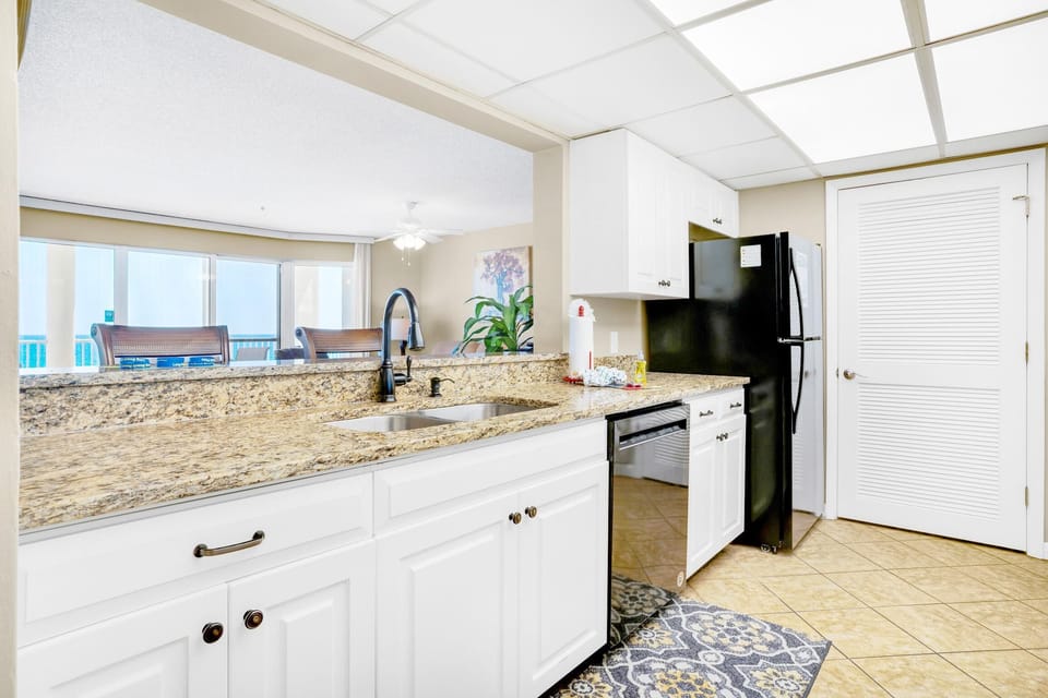 Condo, Multiple Beds (Long Beach Resort 2 603) | Private kitchen | Oven, toaster