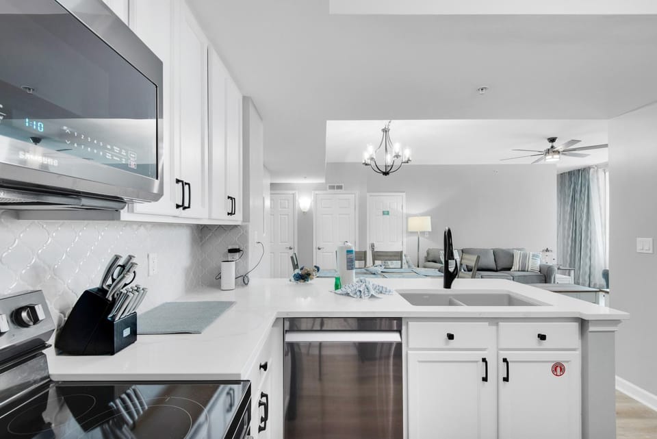 Condo, Multiple Beds (Palms Resort #1515 Full 2 Bedroom) | Private kitchen | Oven, toaster