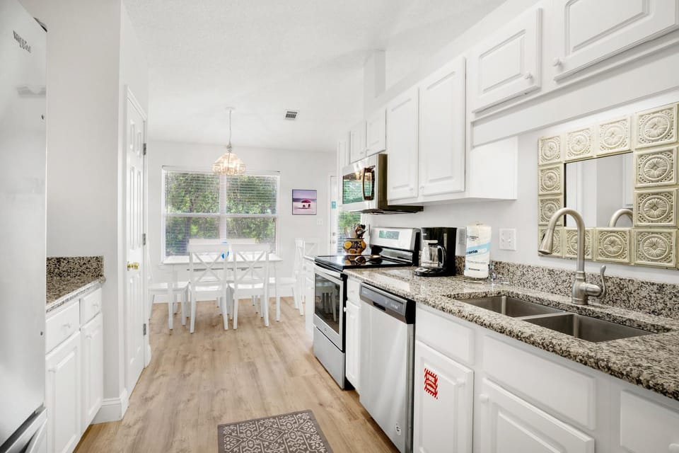 House, Multiple Beds (Sandy Pelican) | Private kitchen | Oven, toaster