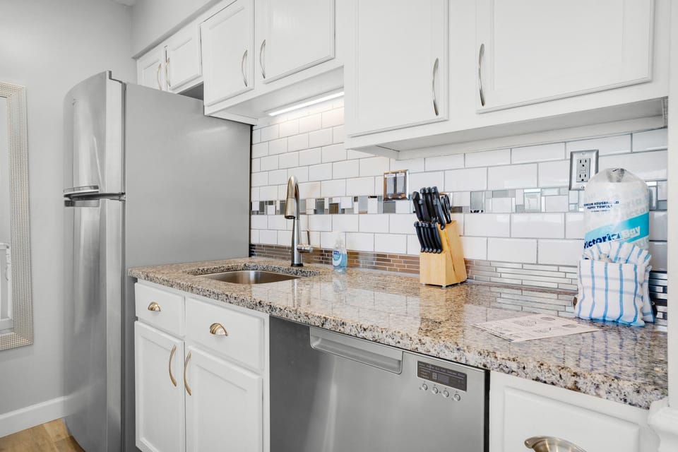 Condo, Multiple Beds (Nautical Watch A-11) | Private kitchen | Oven, toaster
