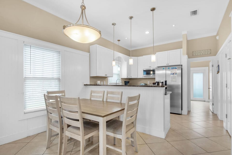 House, Multiple Beds (Sweet Retreat) | Dining