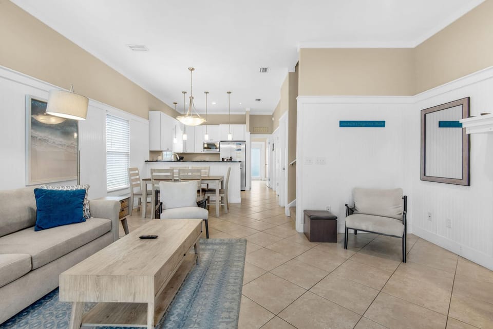 House, Multiple Beds (Sweet Retreat) | Living area | TV