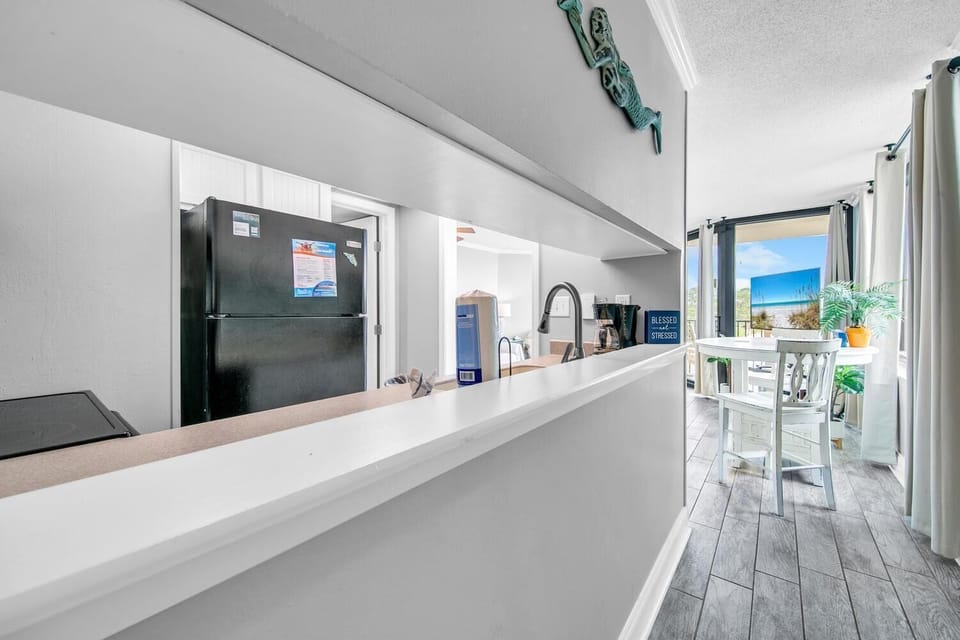 Condo, 1 Queen Bed with Sofa bed (Sunbird 401E) | Interior